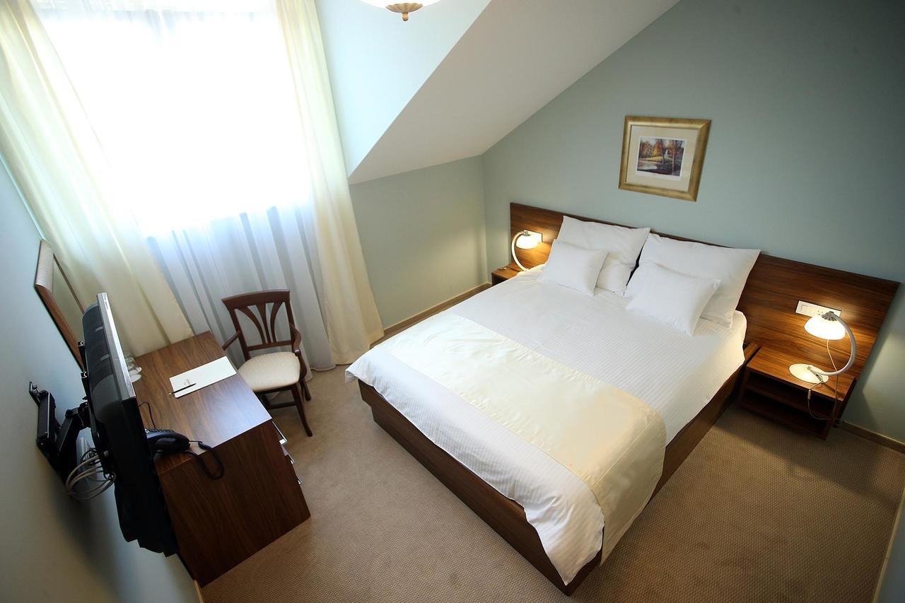 Hotel Maroon ซาเกร็บ ภายนอก รูปภาพ